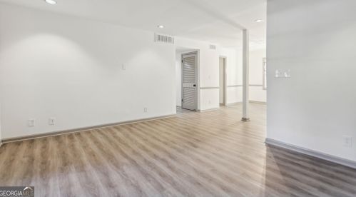 74 Montre Sq, Atlanta GA  30327-4044 exterior