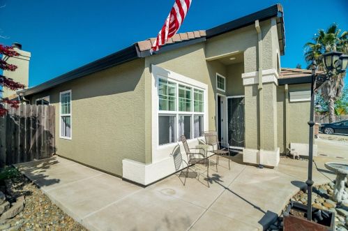 8734 Aviary Woods Way, Elk Grove, CA 95624-1253
