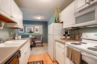 4501 Park Glen Rd, Minneapolis MN  55416-4850 exterior