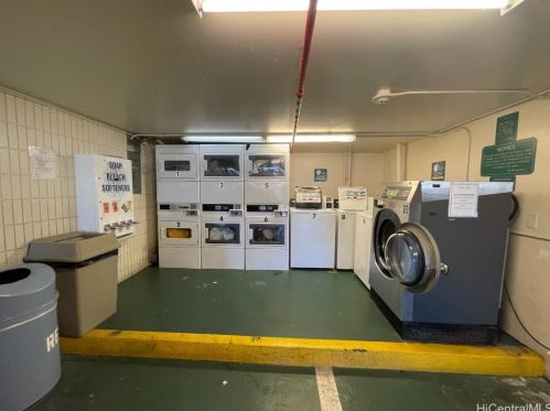 2427 Kuhio Ave, Honolulu HI  96815-3301 exterior