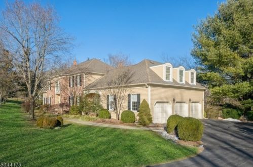 18 Ryan Ct, Chester, NJ 07930-3002