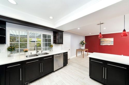 1332 Pembrooke Ln, Anaheim CA  92804-5434 exterior