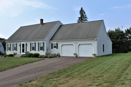 61 Wildwood Ln, Middletown, CT 06457-5197