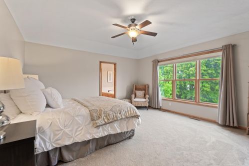 2332 Fieldstone Curv, Saint Paul MN  55129-6218 exterior