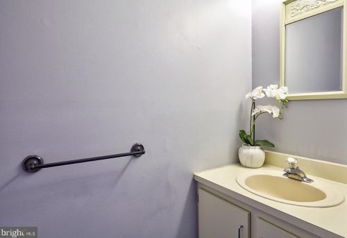 24 Cheverny Ct, Trenton NJ 08619-4718 exterior