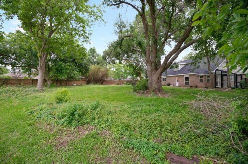 1741 Hialeah, Taylor Lake Village TX 77586-2938 exterior