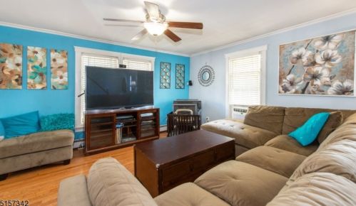 7 Railroad Ave, Andover, NJ 07821-4556