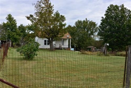 302 Gentry St, Henryetta, OK 74437-4413