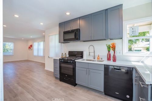 807 Locust Ave, Compton, CA 90221-2324