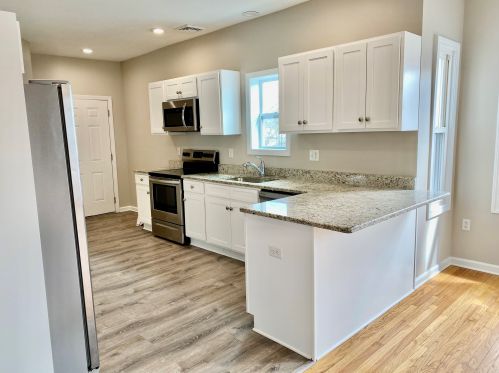 614 Main St, Meriden CT  06450-4935 exterior