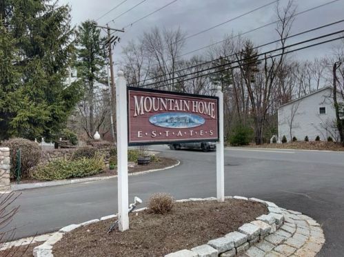 155 Fieldstone Dr, Londonderry, NH 03053-2714