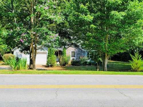 207 Indian Creek Rd, Locust Grove, GA 30248-4913