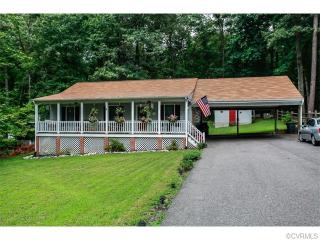 3000 Maplevale Rd, Chester, VA 23831-5273