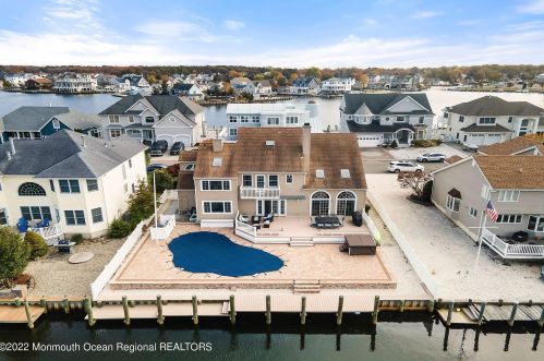 707 Fairview Ln, Lacey, NJ 08731-4966