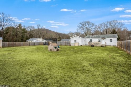 104 Hamilton Dr, Hackettstown NJ  07840-1326 exterior