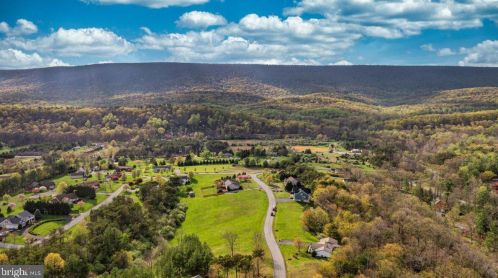 365 Prado Way, Berkeley Springs WV  25411-3264 exterior