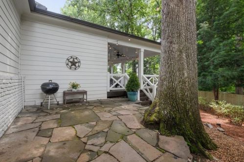 4800 Huntley Dr, Atlanta GA  30342-2732 exterior
