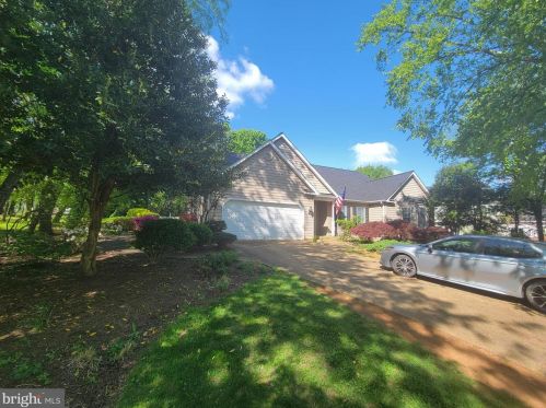 313 Burnleigh Ct, Purcellville, VA 20132-3074