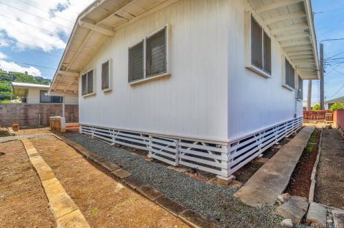 3474 Maluhia St, Honolulu HI  96816-2732 exterior