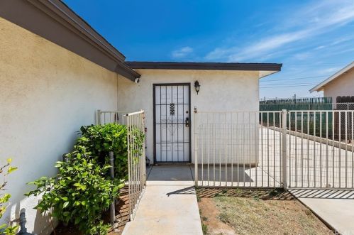 20101 Camino Del Sol, Riverside CA  92508-2423 exterior