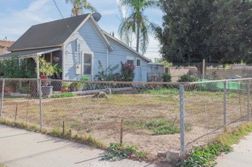 1834 3rd St, Santa Ana, CA 92703-3529