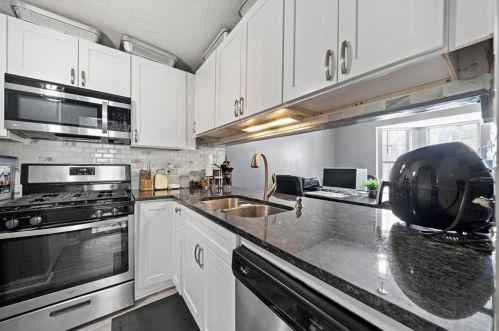 3524 Ashley Station Dr, Marietta GA  30008-6080 exterior