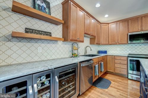 802 Maple Flats Ter, Purcellville, VA 20132-6135