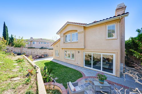 32 Trinity, Irvine CA  92612-3271 exterior
