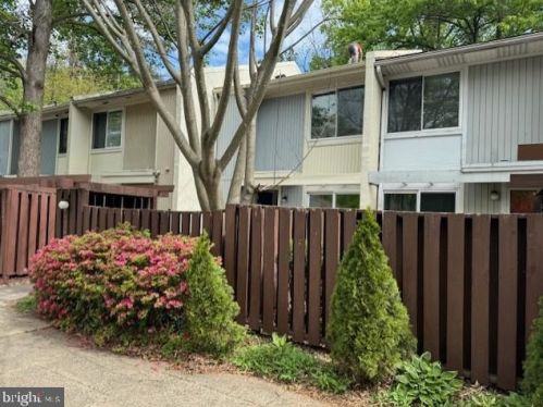 2238 Southgate Sq, Herndon, VA 20191-1229