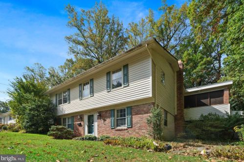 6100 Fernleigh Blvd, Springfield, VA 22152-1812