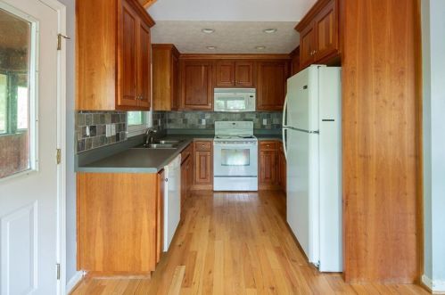 265 Hound Dog Ln, Dahlonega, GA 30533-3562