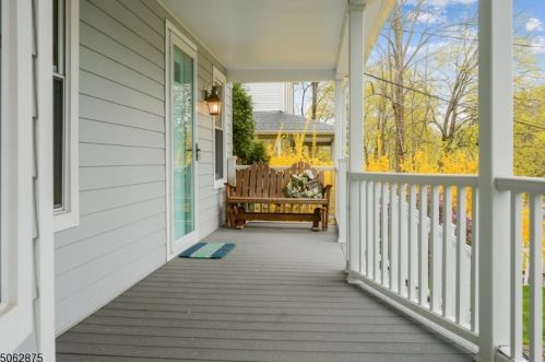 3 Dewey Ave, Gladstone, NJ