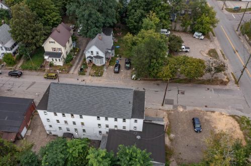 10 Arch St, Laconia, NH 03246-3106