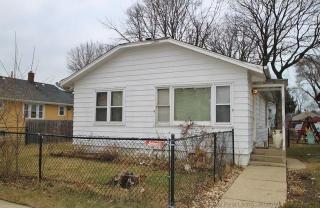 923 Walnut St, Waukegan, IL 60085-2847