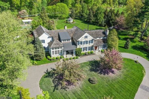 33 Baileys Mill Rd, Morristown, NJ 07960-6620