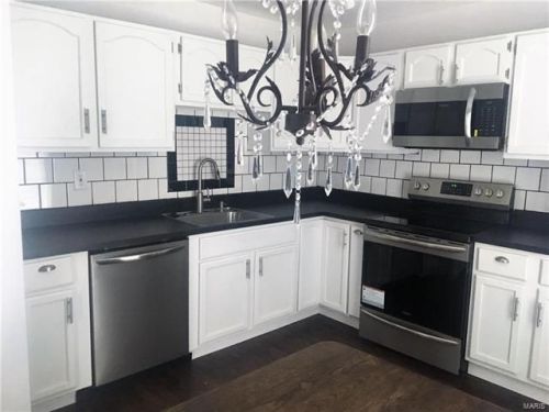 601 Monroe St, Pacific, MO 63069-1085