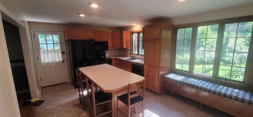 10 Cole Rd, Derry, NH 03038-5528