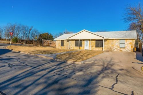 1432 Torrey St, Granbury TX  76048-2386 exterior