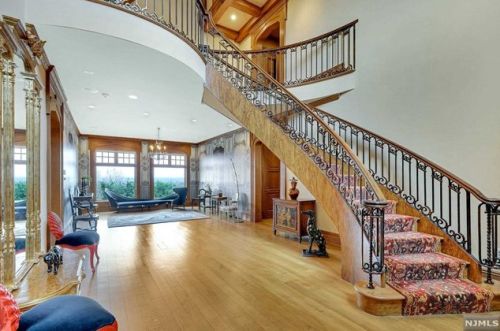 141 Truman Dr, Cresskill, NJ 07626-1709