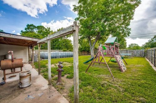 420 Farrer St, Angleton TX 77515-5027 exterior