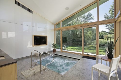 2500 Telegraph Rd, Bannockburn IL  60015-1540 exterior