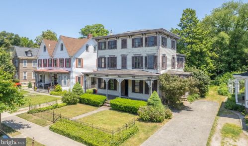 119 Chestnut St, Tavistock, NJ 08033-1812