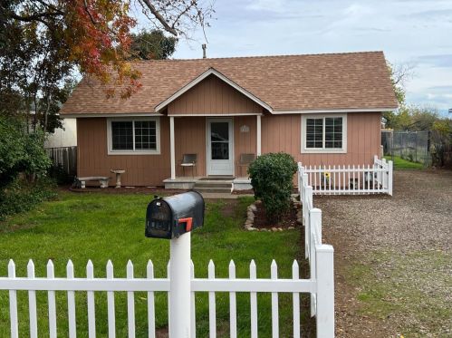 3151 Veda St, Redding, CA 96001-3527