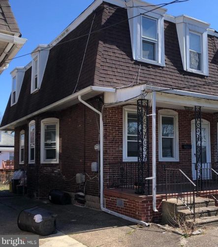 216 Maple Ave, Camden, NJ 08107-2202