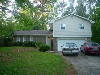 5643 Breezy Ct, Lilburn, GA 30047-6404