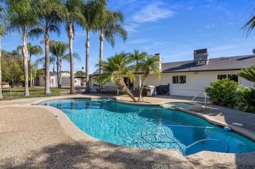 2484 Pinto Ln, Norco, CA 92860-2720
