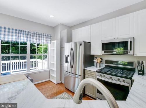 12001 Edgemere Cir, Herndon VA  20190-3256 exterior