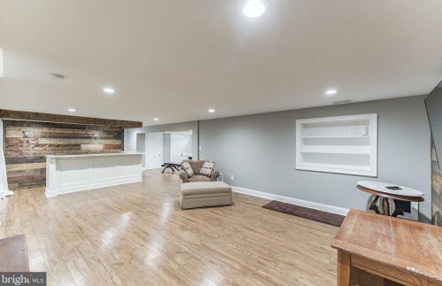 74 Wolf Dr, Trenton NJ 08610-1125 exterior