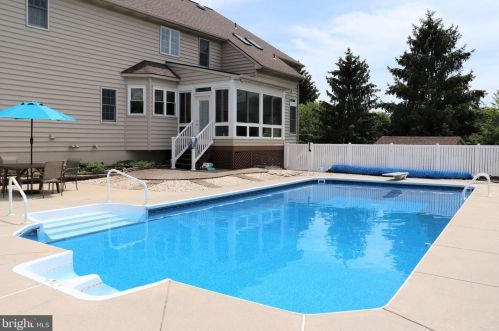 1954 Pickering Trl, Lancaster PA exterior