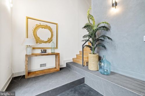 109 24th St, Philadelphia PA  19103-2543 exterior